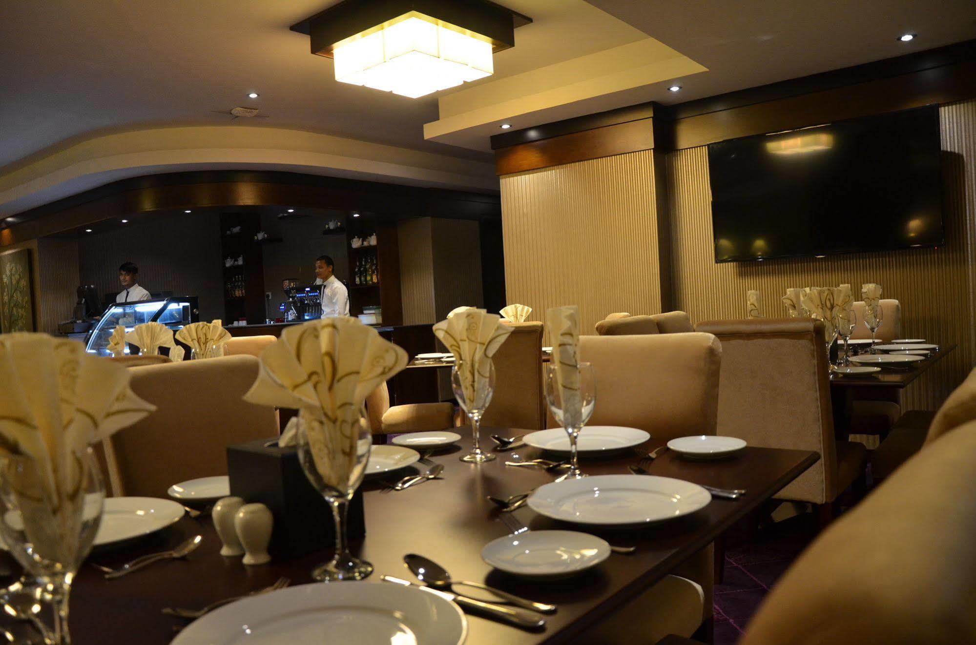 Lavona Hotel Jubail Exterior photo