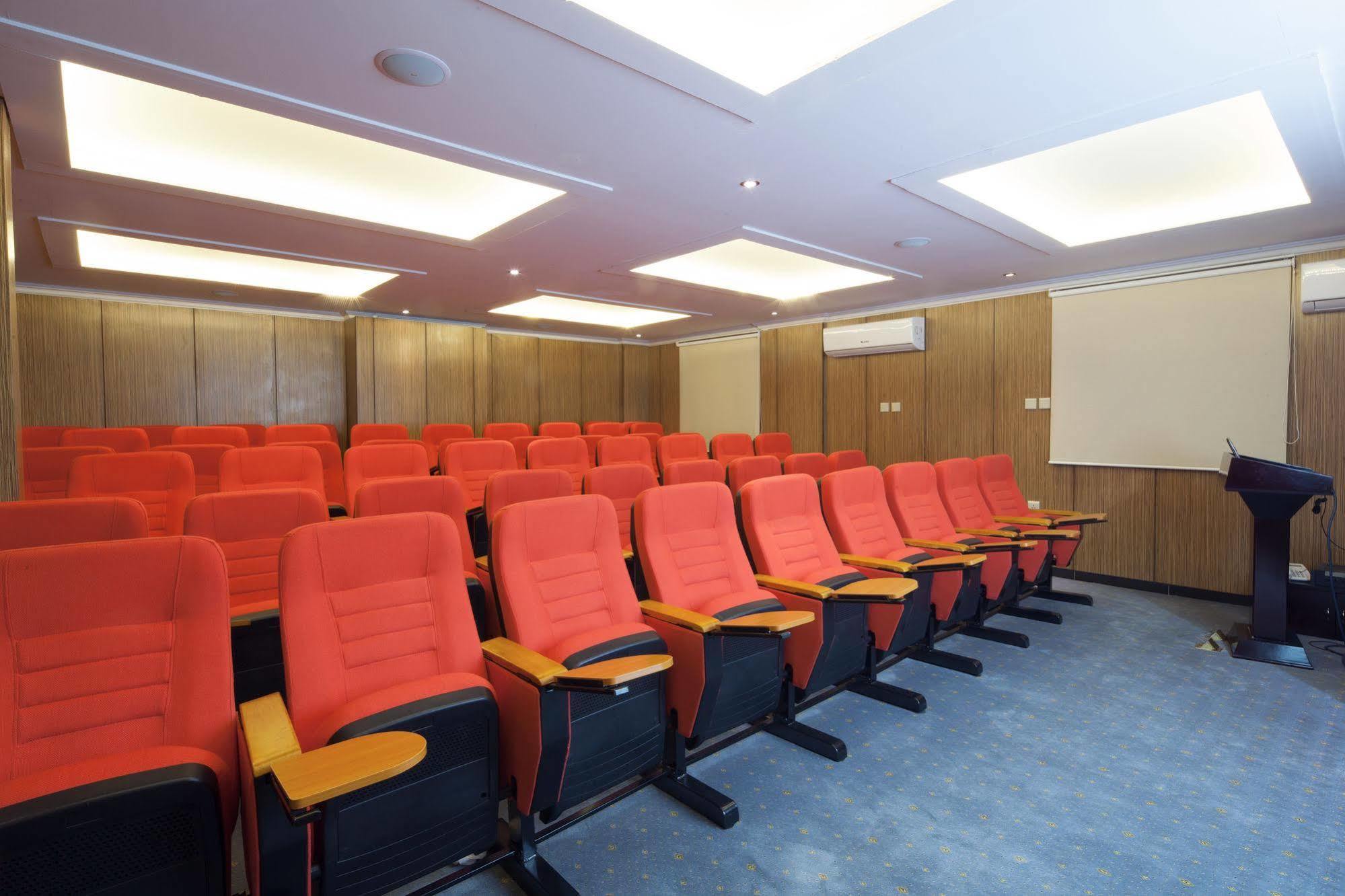 Lavona Hotel Jubail Exterior photo