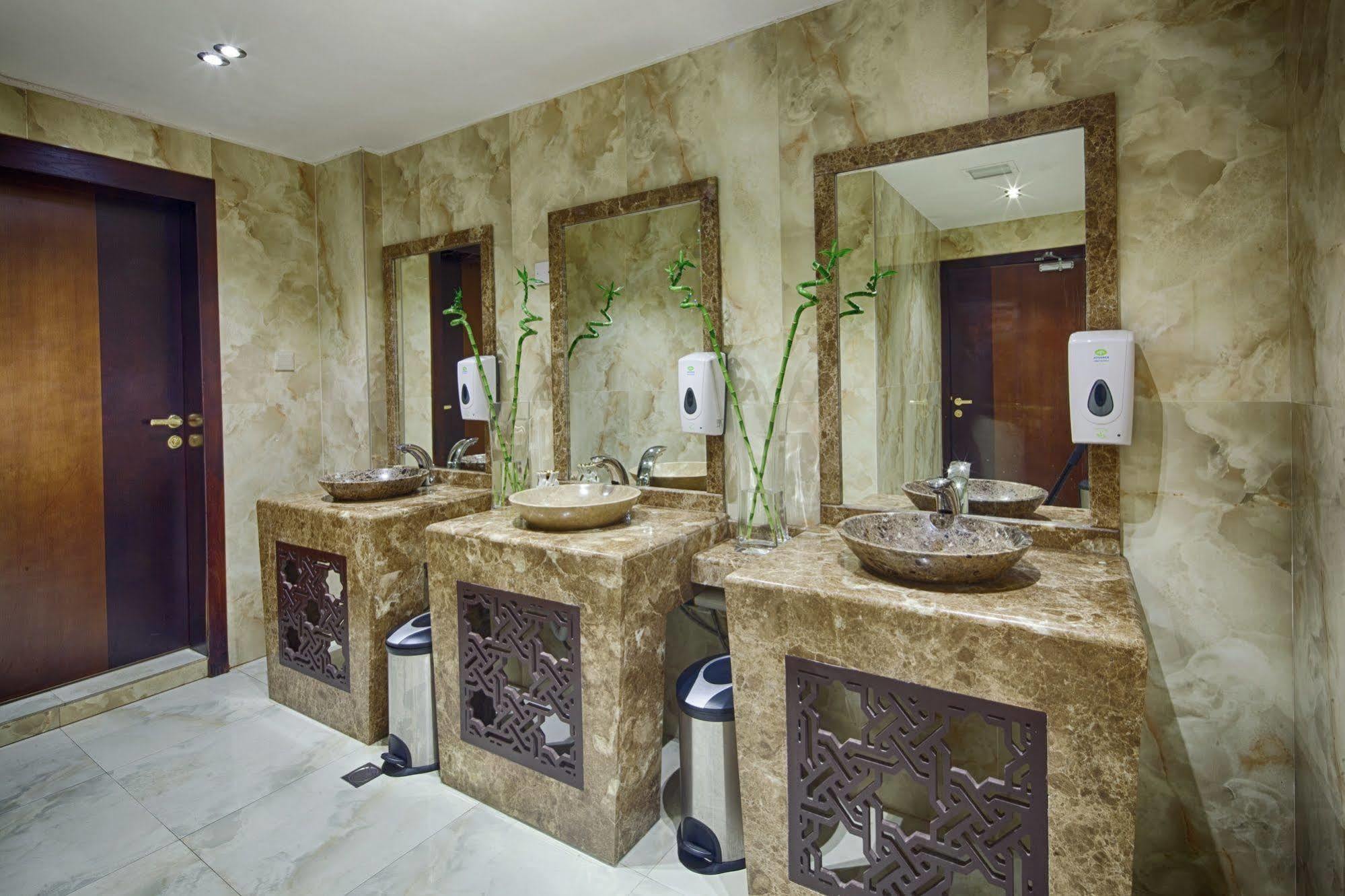 Lavona Hotel Jubail Exterior photo